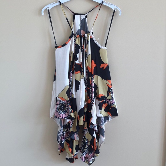 ❤️HOST PICK❤️ NWT Sleeveless Asymmetrical Top - Picture 3 of 3